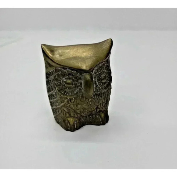 Vintage Brass Horned Owl Figurine MCM 2 Inch Shelf Sitter Patina Bird Statue - Picture 1 of 5